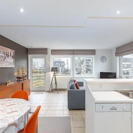 Light-filled Flat Near Beach, Cleaning Included Apartment *