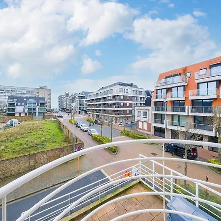 Light-filled Flat Near Beach, Cleaning Included Apartment *
