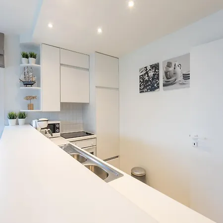 Light-filled Flat Near Beach, Cleaning Included
