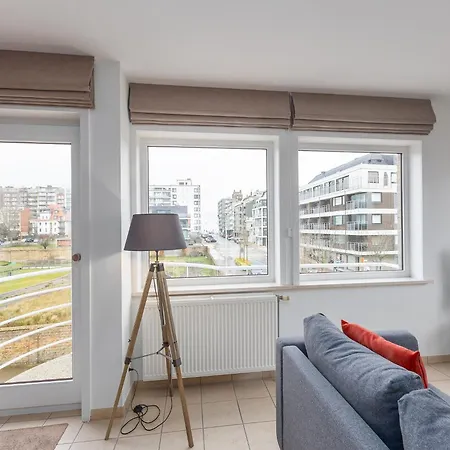 Light-filled Flat Near Beach, Cleaning Included Apartment