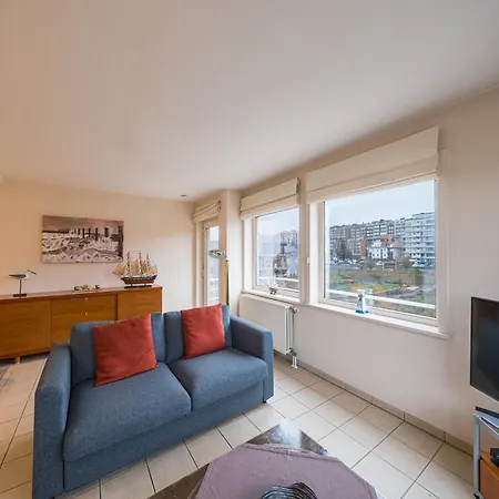 Light-filled Flat Near Beach, Cleaning Included