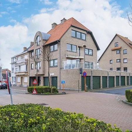Light-filled Flat Near Beach, Cleaning Included Middelkerke