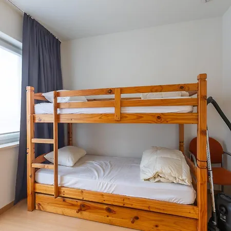 Light-filled Flat Near Beach, Cleaning Included Apartment
