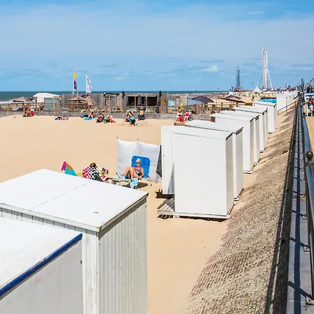 Light-filled Flat Near Beach, Cleaning Included Middelkerke